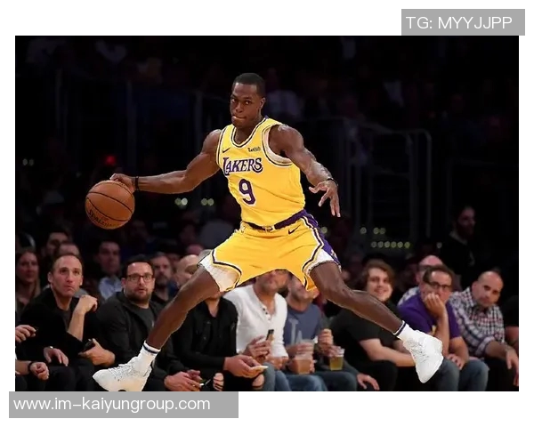 马克西半场表现惊艳13投8中砍下20分并送出4助攻正负值高达18