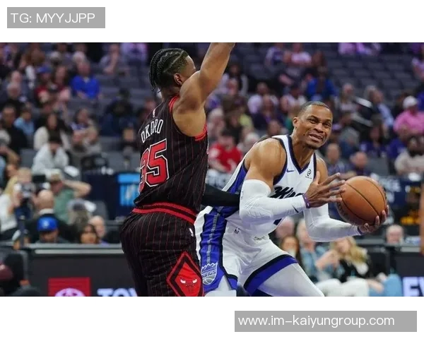 火箭双星威少与施罗德展现团队篮球实力KD被包夹依然难敌55开局面