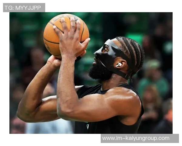 杰伦布朗半场表现抢眼13投6中贡献14分助力球队稳定火力